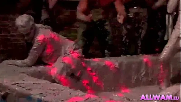 Νέο Two Lesbians Mud Wrestling συνολικό σωλήνα