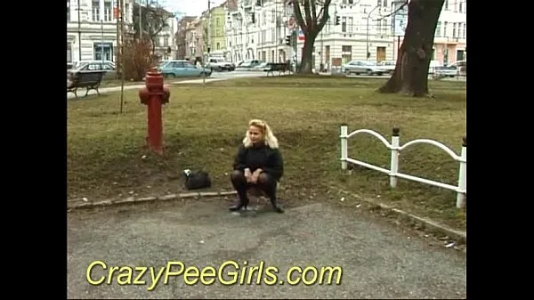 Yeni Crazy pee girl in the park sex toplam Tüp