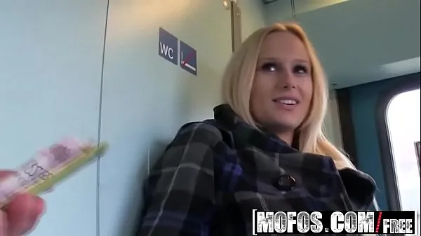 Neue Mofos - Public Pick Ups - Fick in der Zugtoilette mit Angel Wicky Tube insgesamt