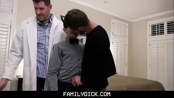 新FamilyDick - Young trick or treater gets fucked by Stepdad and his buddy总管