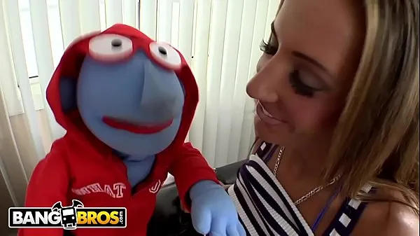 Nova BANGBROS - Baluga The Puppet Goes To Town On Big Tits Pornstar Richelle Ryan skupaj Tube