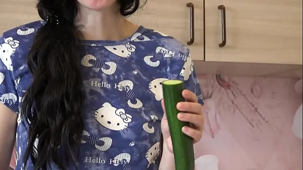 نیا Brunette with a juicy ass in white panties masturbates with a cucumber in the kitchen کل ٹیوب