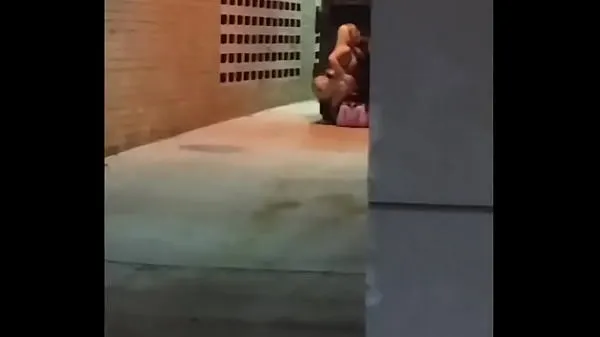 Novo Prostituta chupando pau em um beco tubo total