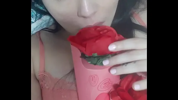 Nuevo Mimi poniendo una rosa en tu culo tubo total