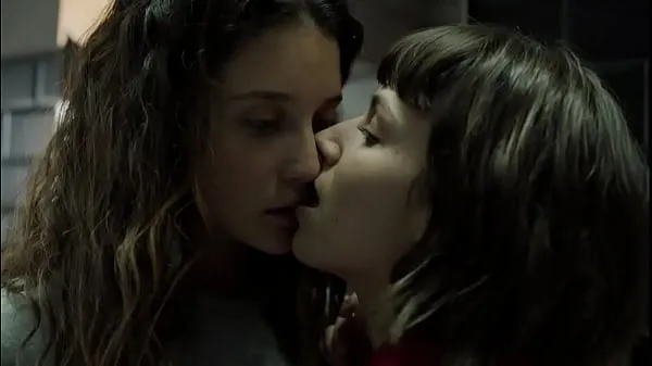 Nowa Money Heist S1 Ep8 - Kiss between María Pedraza Úrsula Corbero całkowita rura