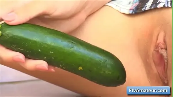 ใหม่Sexy brunette amateur with amazing big natural boobs fucks her shaved cunt with long cucumber for a massive orgasmหลอดทั้งหมด