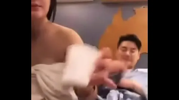 Ống tổng กลุ่มลับไลฟ์สดน้องออมสาวนมโตเรียกผัวมาเย็ดโชว mới