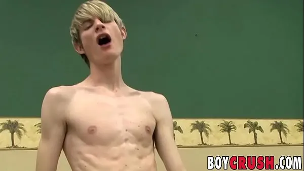 Novo Twink é amarrado durante o casting anal tubo total