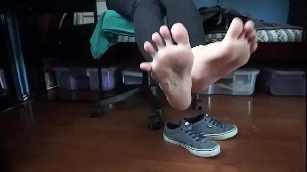 Ống tổng Cute Asian girl playing with her feet mới