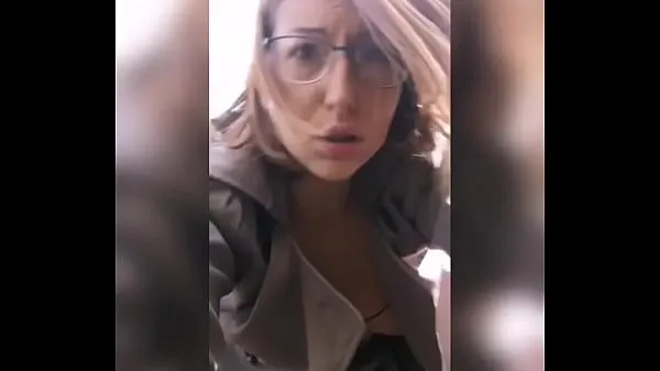 Трахаем твою шлюху покорную женщину без презерватива, она любит сперму незнакомцев