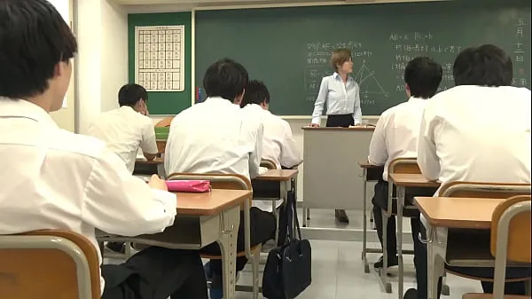 Новая Замужняя учительница, которая промокает 10 раз в классе диплом, который не может произнести голос Мио Кимишима общая труба