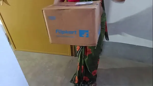 新Get fucked from flipkart delivery boy instead of money when my husband not home总管