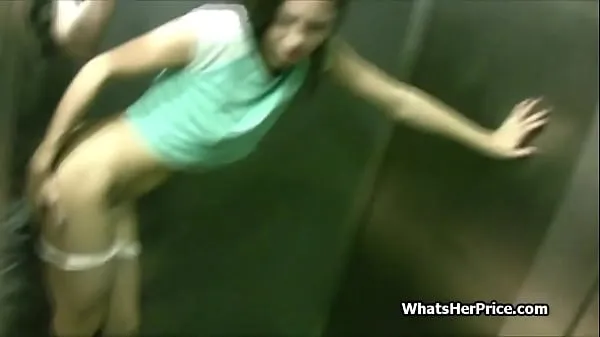 Fucking Spanish waitress in public elevator Jumlah Tube baharu
