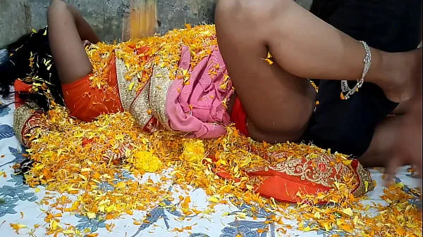 Novo O cunhado do vizinho fodeu a cunhada deitando-a em cima de flores. Áudio Hindi tubo total