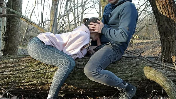 新紅婊子在她丈夫不在的時候在森林裡吮吸我的雞巴总管