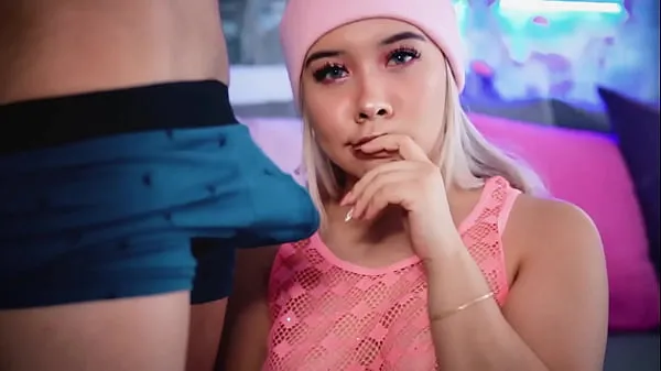 Nová trubka celkem Colombian webcamer slut wants her boyfriend's cock and loves to show off in her public show
