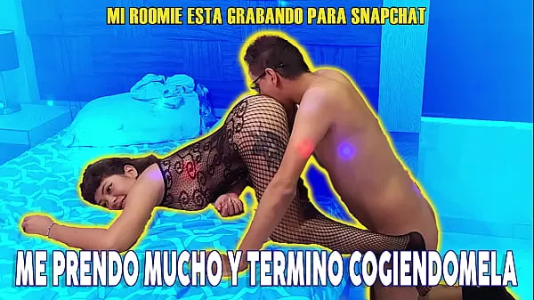 Tabung total My roommate is recording for Snapchat, I get very turned on and end up fucking her baru