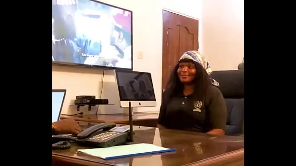 Nouveau Fuite d'une vidéo d'un agent de recrutement d'université baisant une candidate enseignante dans son bureau avant de lui donner du travail, regardez-la gicler sur tout le bureau (Regardez la vidéo complète sur RED tube total