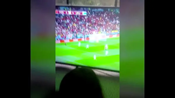 Nuovo Scopo la mamma del mio amico mentre guardiamo la partita di Portogallo Vs Uruguay 2-0 quanto è delizioso tubo totale