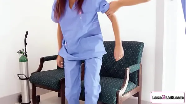 نیا 2 nurses dominate an annoying patient and make her suck their big curvy brunette fingers the milfs pussy and then gets facesitted in a 3some کل ٹیوب