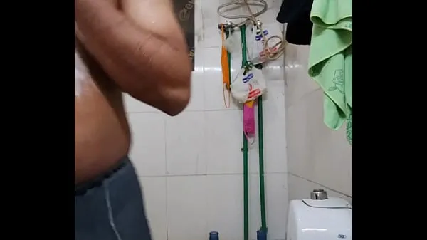 Nuovo ragazzo del Bangladesh si masturba in bagno e mostra il suo grosso cazzo e la sua figa tubo totale