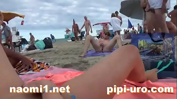 Nytt totalt girl masturbate on beach rör