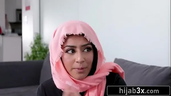 Uusi Hot Muslim Teen Must Suck & Fuck Neighbor To Keep Her Secret (Binky Beaz putkea yhteensä
