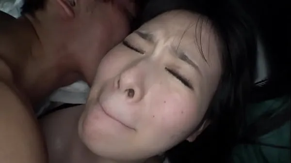新配上吊袜带的求职生，是个有着阴蒂的敏感女。 喝了几杯后，她就满头大汗总管