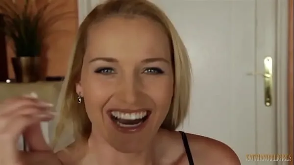 Neue Mutter entdeckt, dass ihr Sohn sie nackt gesehen hat, mit spanischen Untertiteln, vollständiges Video hier Tube insgesamt