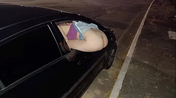 Új Wife ass out for strangers to fuck her in public teljes cső