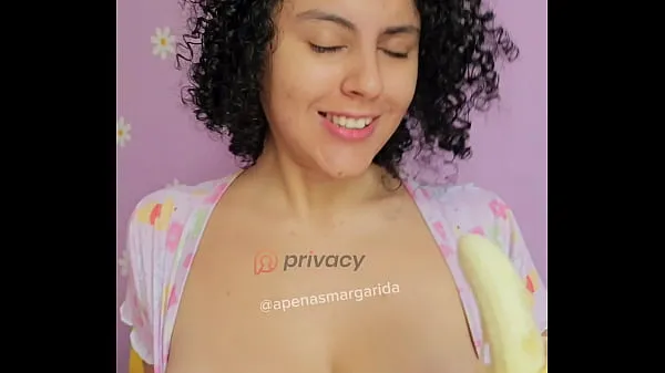 Yeni Margarida ninfeta safada chupando a banana toplam Tüp