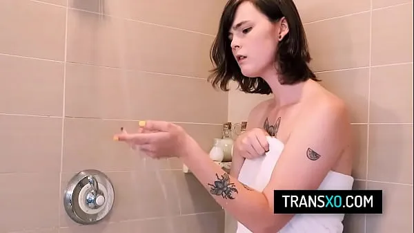 Új Hot trans teen Lain Arbor masturbates in the shower teljes cső