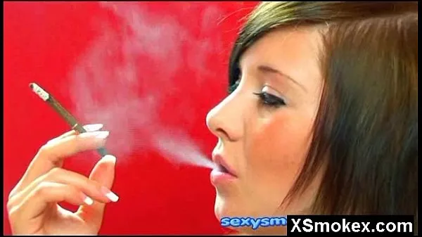 نیا Giga Titty Fetish Smoking Mature Naked Solo کل ٹیوب